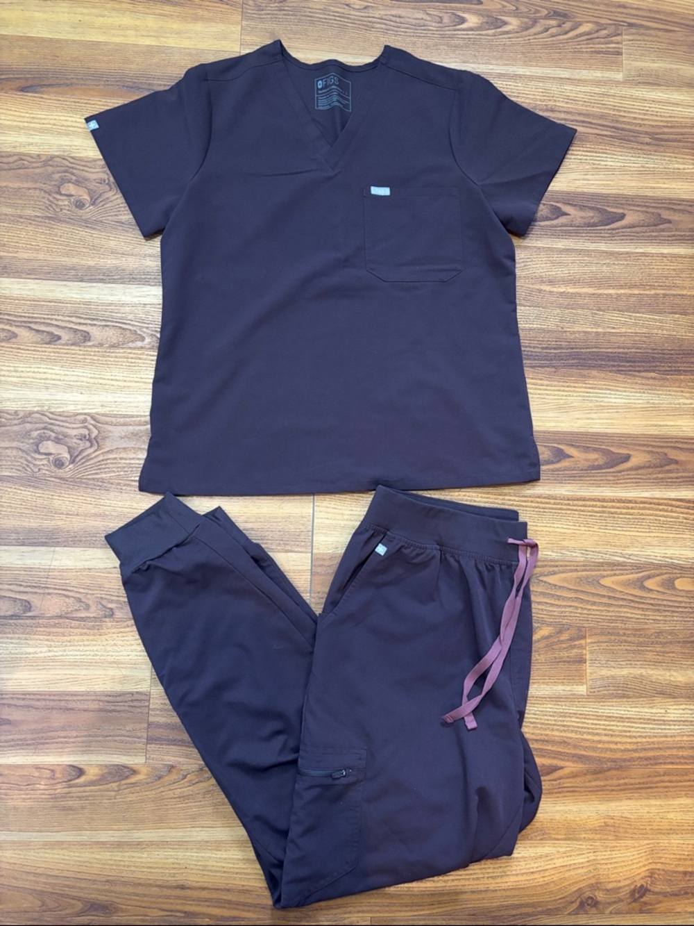 FIGS Catarina One-Pocket Scrub Top & Zamora Jogger Scrub Pants
